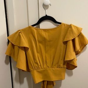 Crop top w/ ruffle sleeves